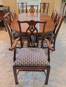 ML - Vintage Mahogany Dining Table Set with 8 Chippendale Style Chairs