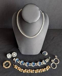LL - Blue Hobe Vintage Rhinestone Jewelry Set - Necklace, Bracelets, Earrings & Brooch