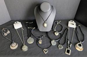 LL - Womens Fashion NecklacesChokers (Lot of 11)