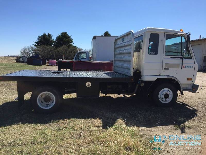 1994 UD FLAT BED TRUCK