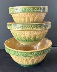 DR - Set of Three Yellow Ware Nesting Bowls - 3-Piece Green Gothic Archers Pattern