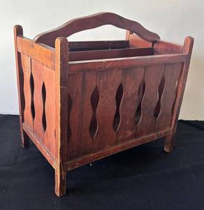 DR - Vintage Wooden Arts and Crafts Style Literature Stand