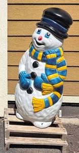 G - Festive Snowman Decor