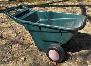 S - Rubbermaid Wheelbarrow - Green Plastic Yard Cart