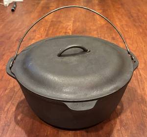 S - Vintage Cast Iron Dutch Oven