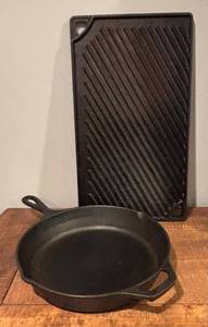 LL - Lodge Cast Iron Skillet and Lodge Ribbed Grill Pan