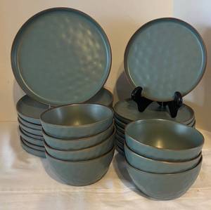DR - Potters Corner Teal Dinnerware Set