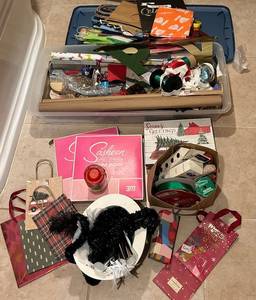 LS - Casheen Pom Bow 100 Bows Gift Wrapping Kit with Holiday Ribbon and Bags