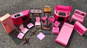 G - Barbie Pink Kitchen Playset with Mini Furniture