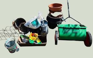 O - Scotts AccuGreen Seed Spreader with Garden Pots & Accessories