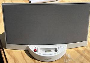 G - Bose SoundDock Speaker Docking Station - iPod Dock