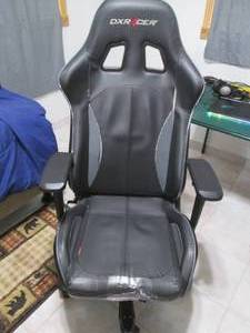 Dxracer rolling office chair...