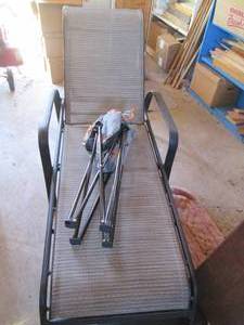 Lot Patio lounger and folding camp ...