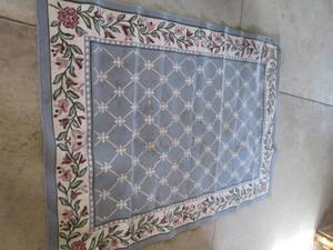 Decorative area rug, measuring 90 x...