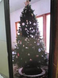 Huge full bodies Christmas tree in 2 boxes