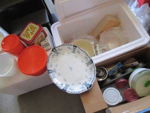 Kitchen lot Pyrex containers, mixin...