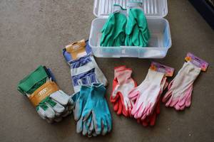 Lot of gardening gloves...