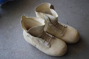 Pair of mens Bata work boots size ...