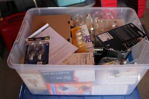 Tote of mixed light bulbs...