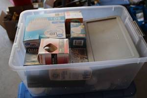 Tote of mixed light bulbs...