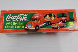 Coca-Cola 1999 Holiday Classic Carrier Limited Edition with 53 Corvette