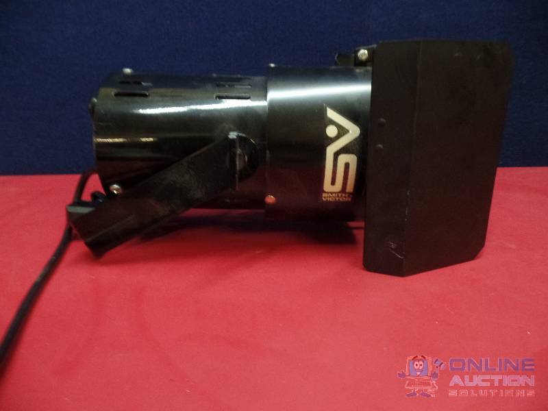 lot 18 image: Smith-Victor Q-60 600 Watt Quartz Light with 2 Leaf Barn Doors