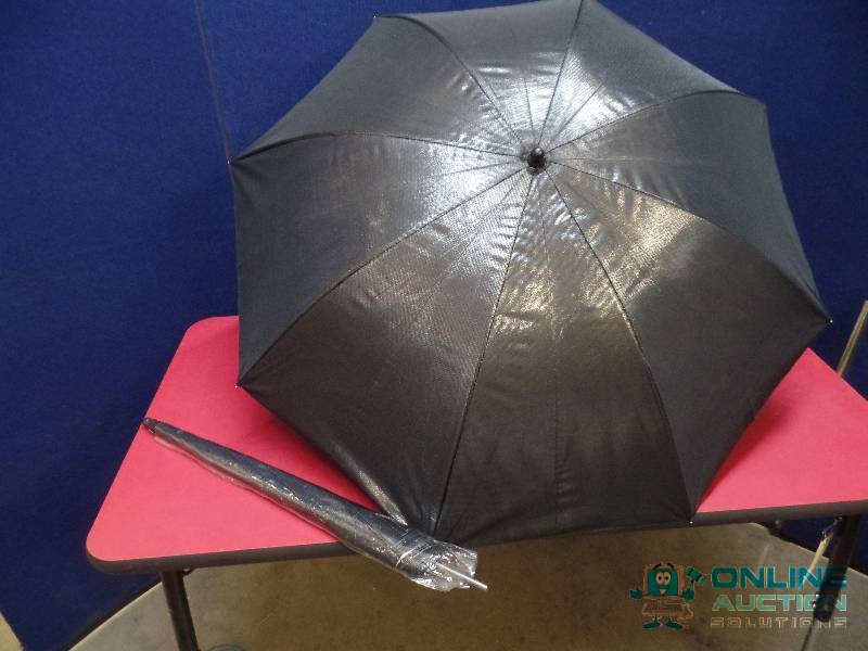 lot 20 image: 2 Photography Umbrellas