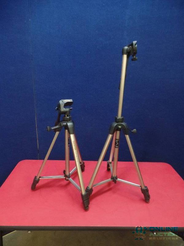 lot 23 image: 2 Sunpak Tripods