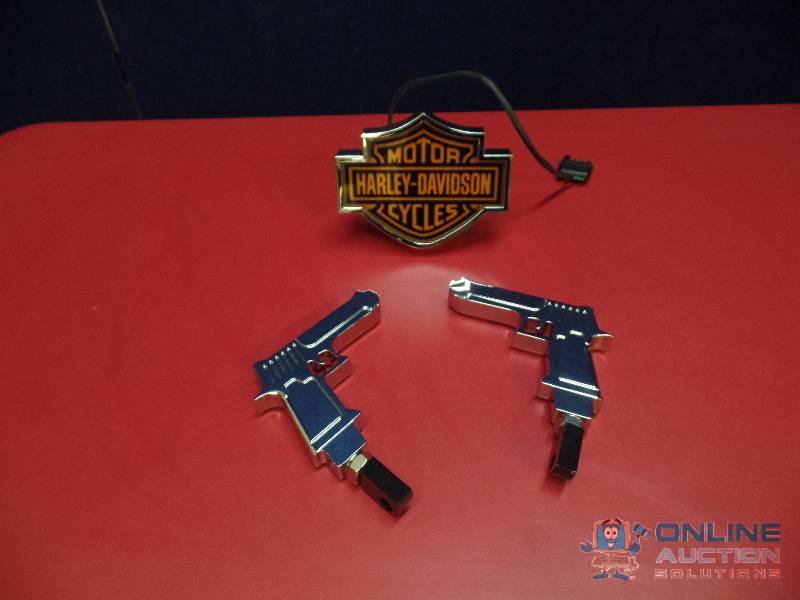 lot 32 image: Harley Davidson Accessories