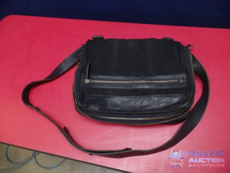 lot 34 image: Nice Collective Messenger Bag