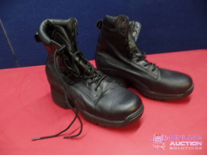 lot 37 image: Mens Z-Coil Boots