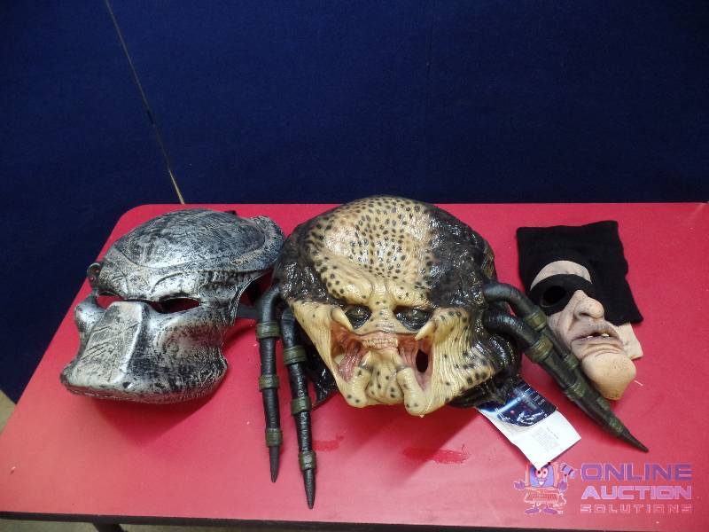 lot 50 image: Predator Mask & Friend