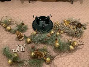 Silver & Gold Holiday Dcor