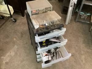 6-Drawer Storage Bin wItems
