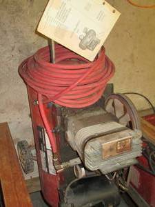 Sears 20-gallon hot dog air compres...