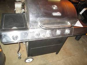 Char-Broil gas grill with side burn...