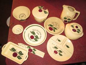 Watt Stoneware Artist in the Park ...