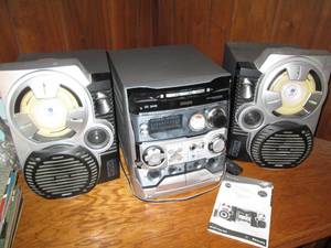 Phillips C788 Mini Hi Fi stereo system with detachable speakers
