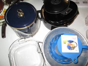 Lidded aice Bucket, metal colander,...