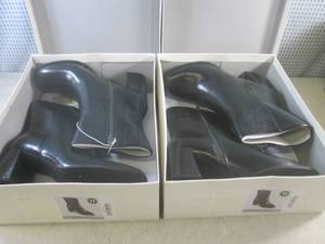 (CSB) 2 New Pairs of Womens Heeled...