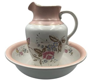 19th Century Trenton Potteries Company Parisian Granite Wash Basin (4.5 T x 15 W) and Pitcher (12 Tall)