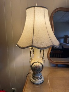Vintage Floral Table Lamp