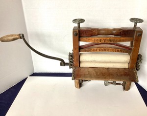 Antique Rival Wash Tub Wringer