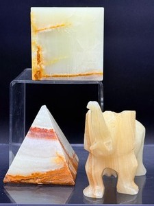Set of 3 Vintage Hand-Carved Banded Onyx &amp Agate Specimens - Pyramid, Elephant, &amp Cube - (4 lbs 8.6 oz  2 kg 60 g)