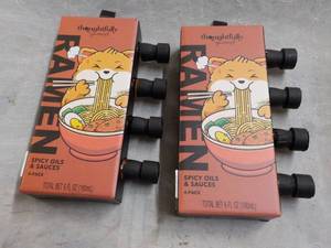 2 Ramen 4 packs Spicy Oils and Sauc...