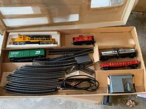 Thunderbolt Express Santa Fe Train Set w Track Cars Transformer Box