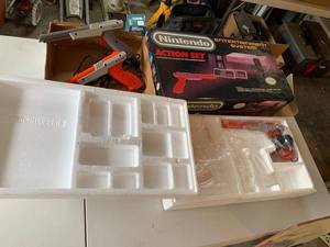 Nintendo NES Action Set Box Inserts & 3 Zapper Light Guns Partial