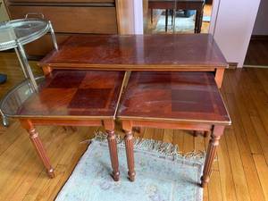 Vintage Mahogany Finish Nesting Tables Set of 3 Inlaid Brass Trim Good