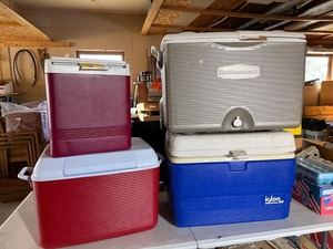 Rubbermaid Igloo Cooler Lot of 4 Mixed Ice Chests Beverage Coolers