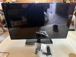 Vizio 32 LED HDTV E320-B2 Flat Screen TV w Remote Stand